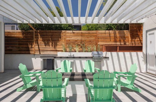 Fallbrook House | The Almond Estate Villa Modern Group of 24 Retreat