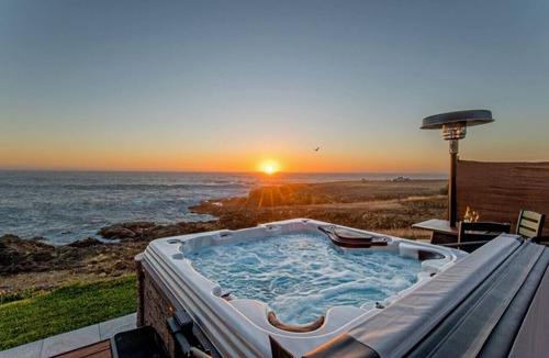 Shelter Cove House | The Amazing Blue Water Ocean House