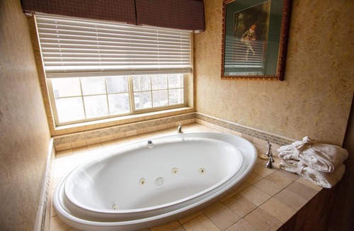 Historic Downtown District Hotel | The Bard's Inn, BW Signature Collection by Best Western