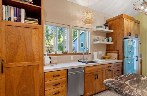 West Sacramento House | The Bee's Knees Guest Studio | West Sacramento