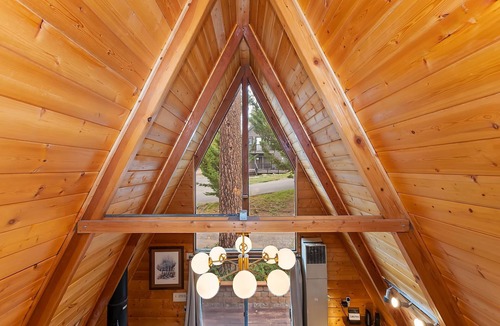 Moonridge Cabin | The Big Bear A-Frame by Destination Big Bear : HOT TUB! Mtn Views! BBQ! WIFI! Cable TV! Budget Friendly! Close to Bear Mountain!