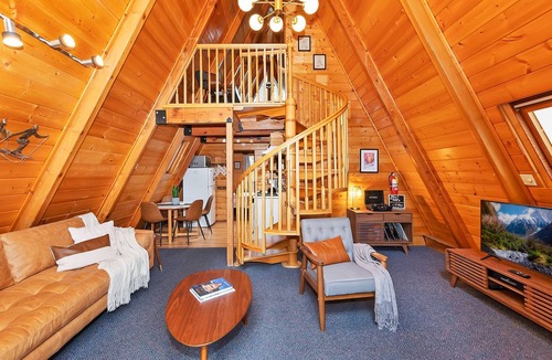 Moonridge Cabin | The Big Bear A-Frame by Destination Big Bear : HOT TUB! Mtn Views! BBQ! WIFI! Cable TV! Budget Friendly! Close to Bear Mountain!