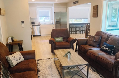 Brightwood House | The Brightwood Hilton house, hot tub, 3 bedrooms. Sleeps 8