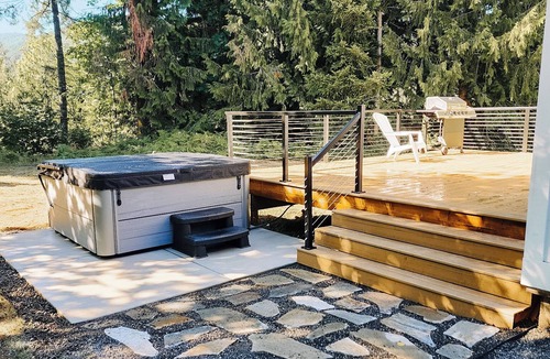 Brightwood House | The Brightwood Hilton house, hot tub, 3 bedrooms. Sleeps 8