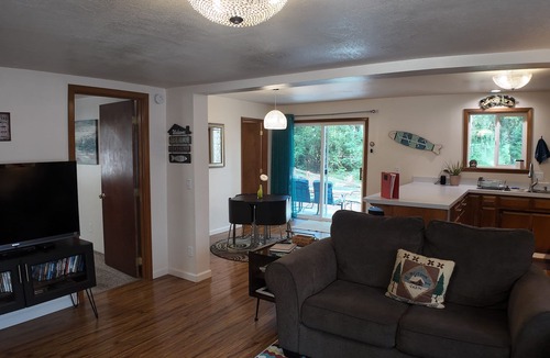 Klamath Falls Cabin | The Cabin on Easy Street. Clean cabin in the woods. Close to Crater Lake!