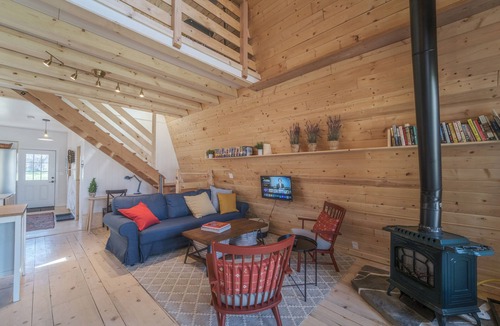 Spring City House | The Cabin on Main St., A Quiet Getaway with whole family, History. Pet friendly.