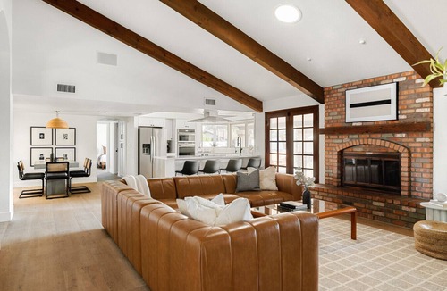 Tempe House | The Callahan: Pickleball, Sports Bar, Gym, Theater