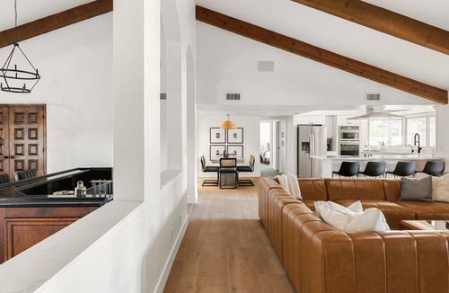 Tempe House | The Callahan: Pickleball, Sports Bar, Gym, Theater