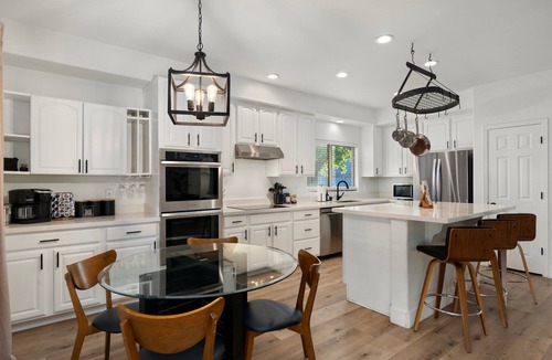 Desert Sunset House | The Cardinal | Ultimate Group Retreat in Glendale