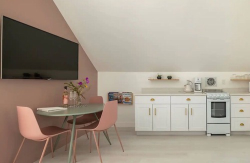 Petaluma Apartment | The Carriage Loft on 7th Street