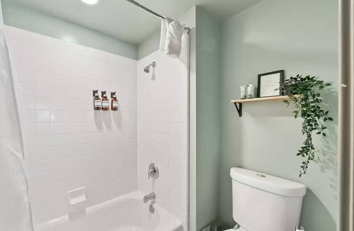 Lakeside Park Cabin | The Cedar King at Blue Jay Lodge