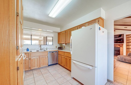 Cornville House | 'The Chillville in Cornville' - Saltwater Pool!