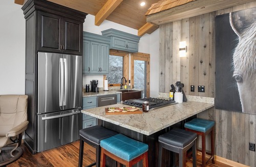 Roseburg House | The Cliff House also serves as a guest house for additional rental for Overlook