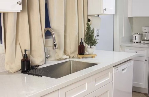 Clairemont Mesa House | The Cozy Abode On Beagle Street- 3BR 2BA -Sleeps 16- Pool