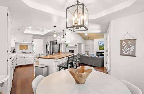 Raisin House | The Del Mar Haven - Luxurious Retreat in Fresno