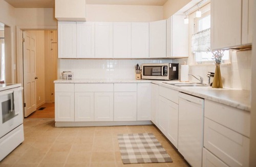 Downtown Klamath Falls House | The Downtown Haus | Walking Distance to DT KFalls