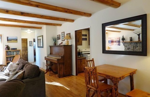 Hamilton Branch House | The Emerald Lake House