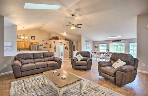 Fruitvale House | The Farmhouse at Grand Valley Getaway w/Alpacas!