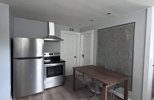 West Eugene Apartment | The Fleur Di Lis - 3 bedroom apartment in welcoming Eugene with WiFi