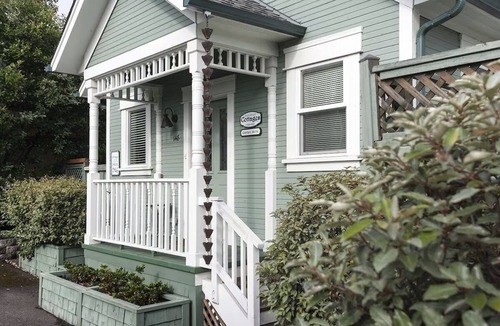 Historic Downtown District Cottage | The Garden Cottage at Second Street Cottages