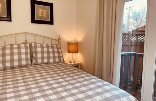 Historic Downtown District Cottage | The Garden Cottage at Second Street Cottages