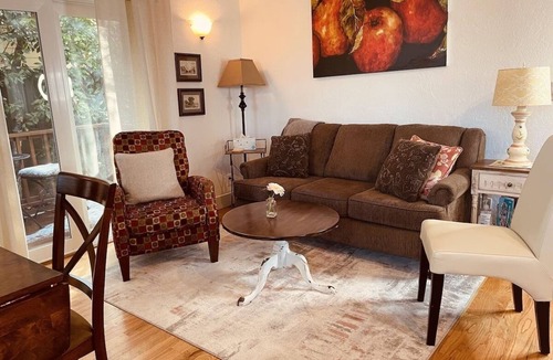 Historic Downtown District Cottage | The Garden Cottage at Second Street Cottages