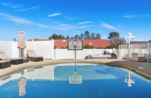 Cottonwood House | The Geode: 8BR, Pool, Sauna, Hot Tub, Pool Table, Cold Plunge, Near Sedona