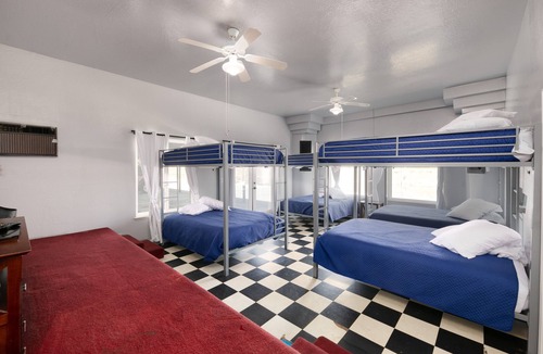 Victor House | The Grotto: Multi-Family Mini Private Resort