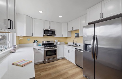 East Side Capistrano House | The Happy Holly House Oceanside. Less than 1 mi to Beach/Harbor. Easy Walk. Yard