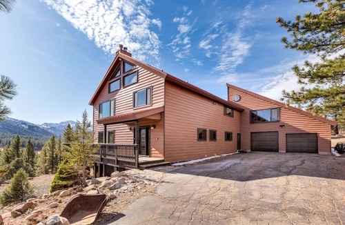 Markleeville Cabin | THE HAWK'S NEST RETREAT - A Stunning Family and Corporate Retreat