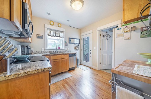 Historic Railroad District Cottage | The Hideaway Cottage at Second Street Cottages