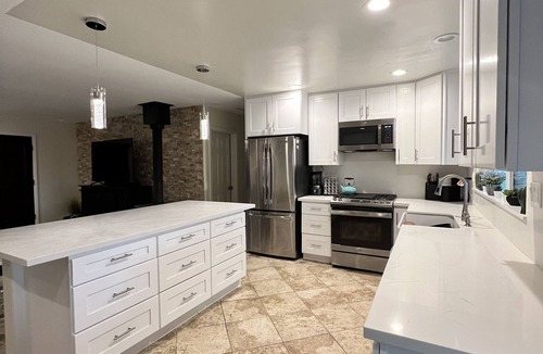Yucca Valley House | The Hideaway : HotTub+BBQ+Fire-pits+pool table