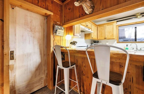 West Village Cabin | The Hideaway- Walk to DT, Hike to the Lake!