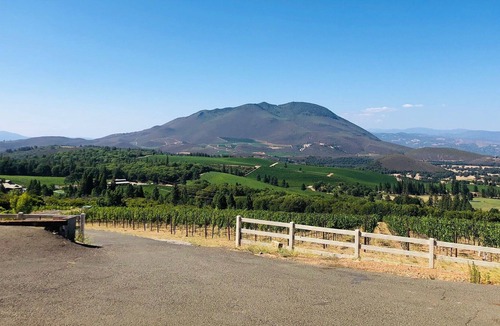 Kelseyville House | The Hill House, by Boatique Winery, with breath taking views