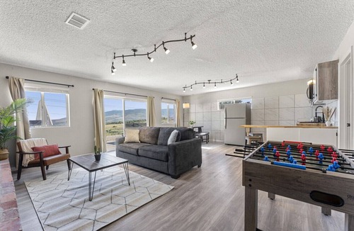 Northeast Reno House | The Hill House Mtn Views Hot Tub Fire Pit & BBQs