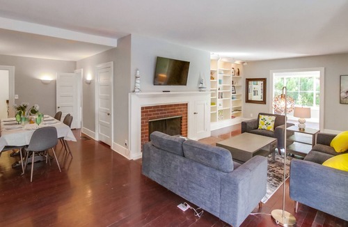 Village of La Jolla House | The Historic Kline House - with private pool and spa. Walk to shops and restaurants.