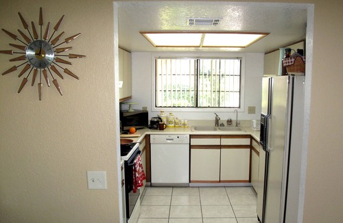 Palm Springs Condo | The Holiday Palms Close center of Palm Springs Permit #3244