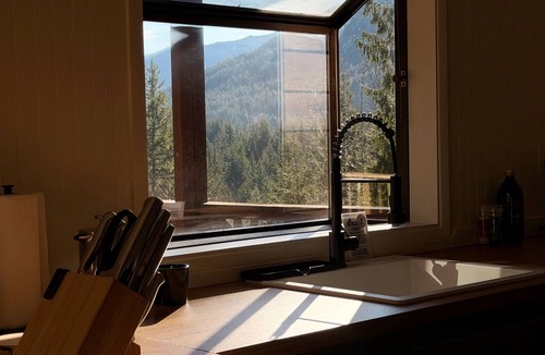 Zigzag Cabin | The Hoodhaus Modern Secluded Forest Stay