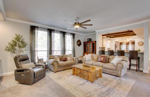 La Pine House | 'The Hub' La Pine Vacation Rental - Dog Friendly!