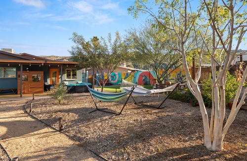 South Mountain Acres House | ~The Hummingbird House~ Sauna, Two King Beds, Mountain Views!