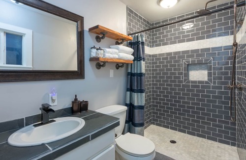 Coeur d'Alene House | The Immaculate Guest Cottage In Downtown Coeur D'Alene