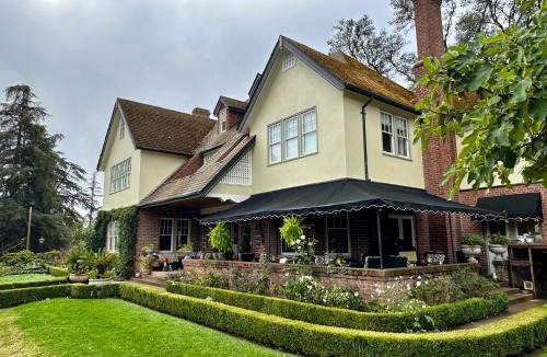 Sonora Hotel | The Inn on Knowles Hill Bed & Breakfast Hotel
