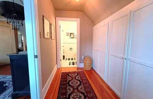 Altamont Bed & Breakfast | The Klamath Inn: Flexible Bed & Breakfast Retreat for Families and Groups