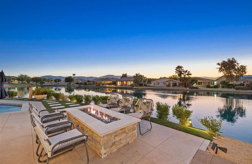 Terra Lago House | The Lakefront Social: An Extraordinary Waterfront Experience