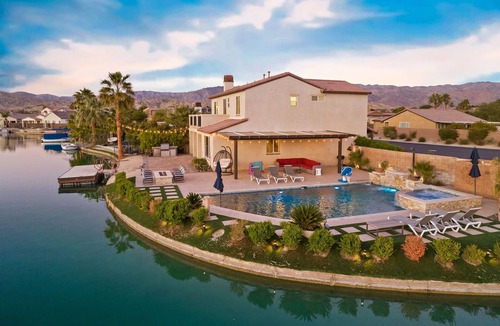 Terra Lago House | The Lakefront Social: An Extraordinary Waterfront Experience