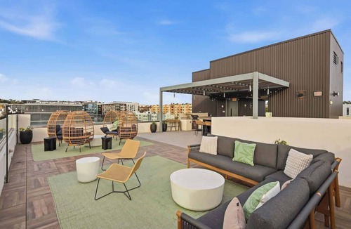 East Village Apartment | The Leo - Deluxe 3 Bedroom Stay