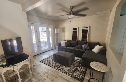 Prescott Cottage | The Little Blue Cottage on Franklin Street! Minutes from downtown Prescott!