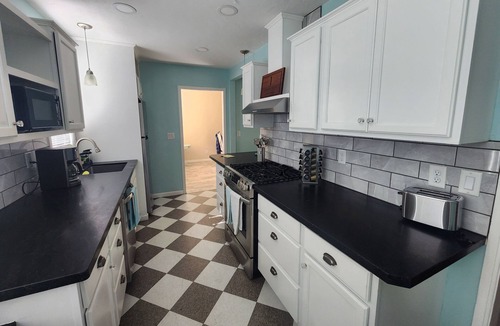 Prescott Cottage | The Little Blue Cottage on Franklin Street! Minutes from downtown Prescott!