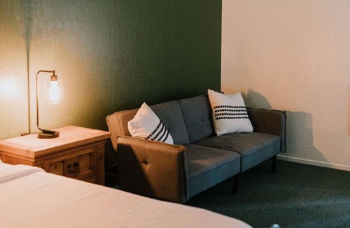 Long Barn Cabin | The Long Barn Lodge - King Room