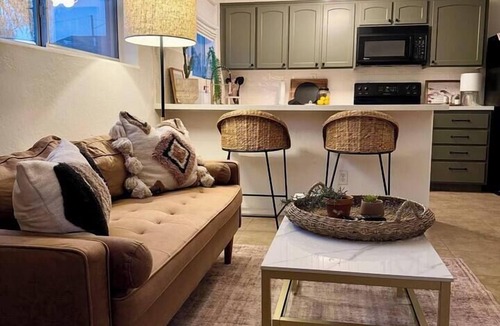 Rancho Ventura Apartment | “The Louie”-Cute & Cozy Abode